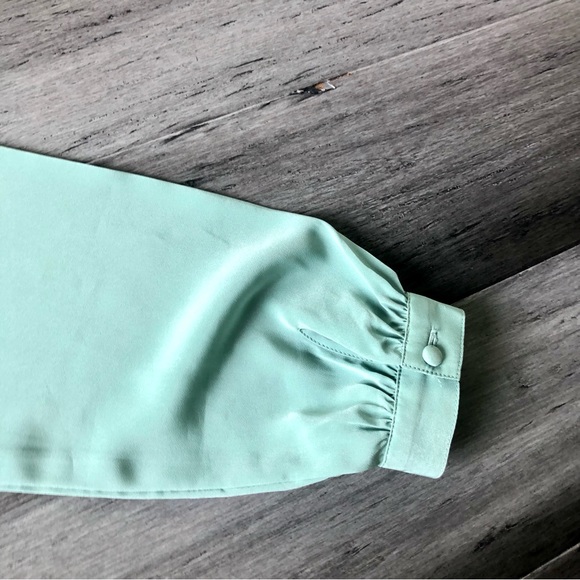 Vintage 70s-80s St. John Seafoam Button Front Long Sleeve Blouse - Picture 15 of 15